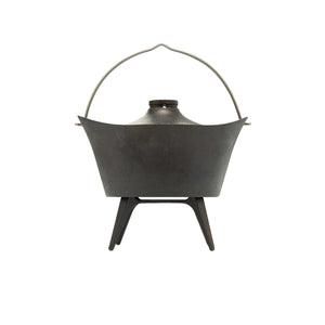 Litoželezni lonec s pokrovom in stojalom