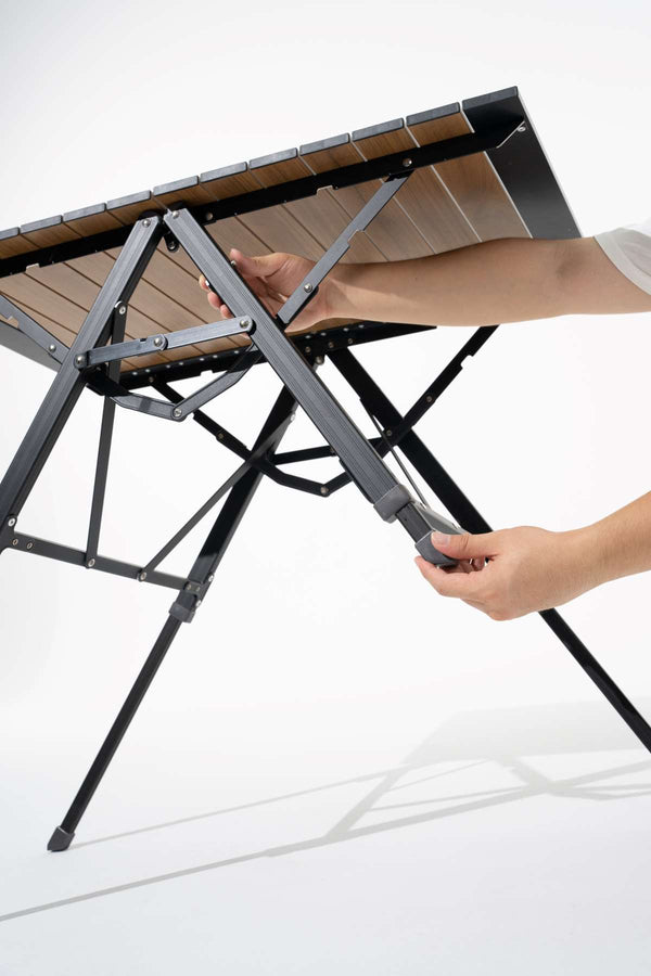 Zložljiva aluminijasta miza Flyer Quick Open – barva oreh