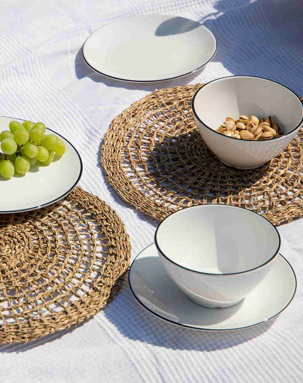 set krožnikov za kampiranje