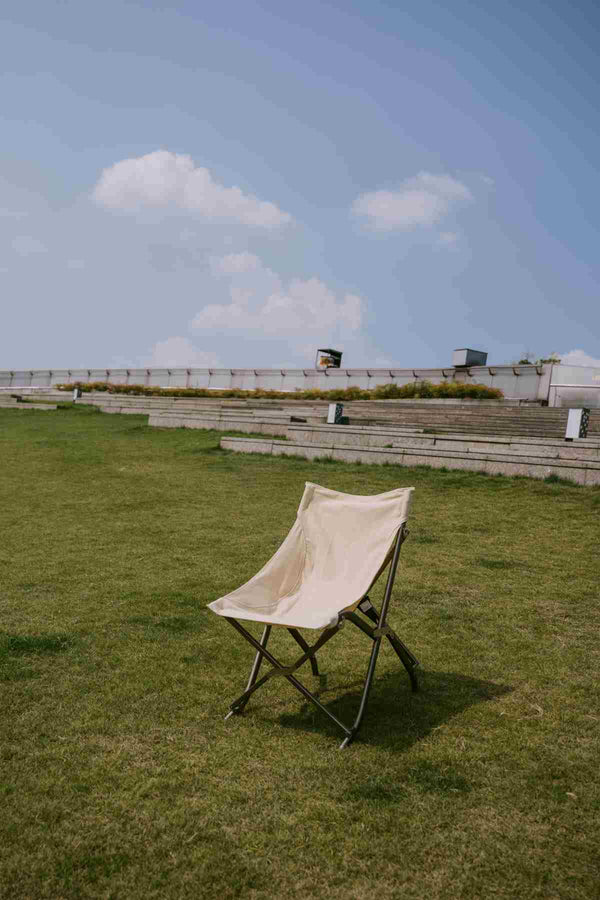 Udoben zložljiv stol Nest – bež